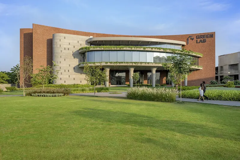 Green Lab, Institutional brickwork