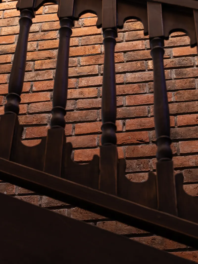 Madhav Rao Restaurant, Interior brickwork