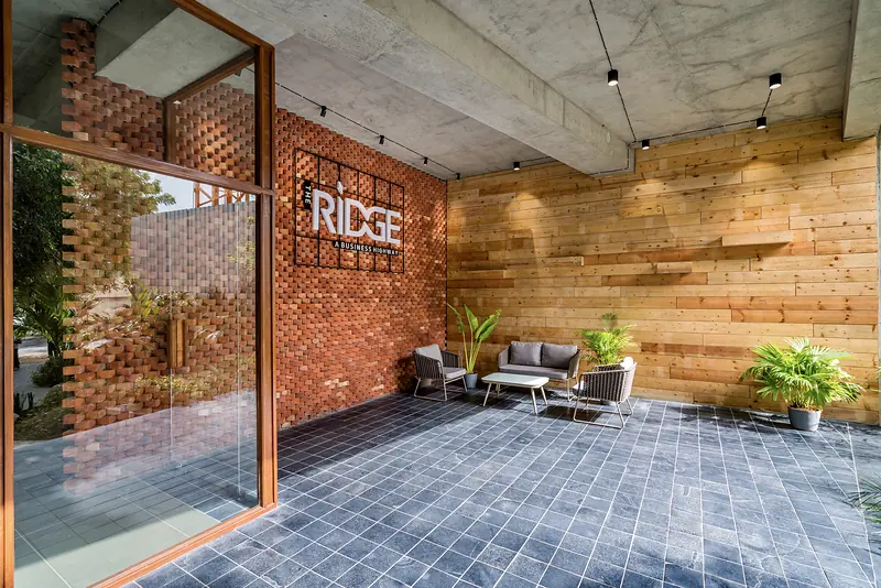 Ridge, Commercial brickwork