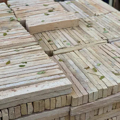 Hamptons brick tone